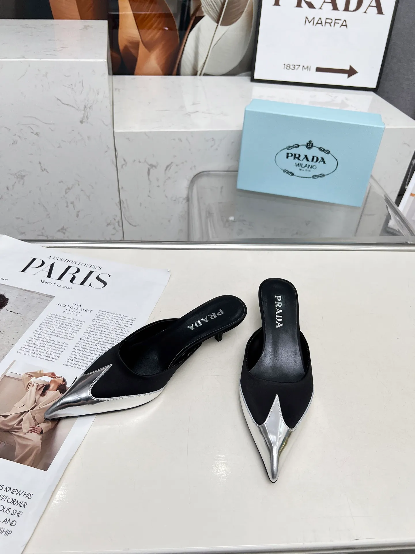 👟👟Ex-factory price 520👟👟 🏧2025 T show Mule shoes, silk pointed toe series🏧 (highest version with top packaging) PRADA 2025𝐬𝐬Prada new product, (top version) is coming! prada25 "T-stage show style" mainly promotes hot-selling styles, made of silk material and TPU Muller series spring and summer single shoes and sandals series. Made of high-quality silk satin and Tpu mirror material, a full range of simple light plate logo hot stamping. ——————————————————❣️ 2025SS PRADA spring and summer simple style, it looks so good. Various Internet celebrities have planted popular styles, awakening the imagination of skirt trains, corsets and bra curves, streamlined to the extreme ~ super popular series of hot products, with iconic logos on the heels or on the feet, as well as prismatic pointed toes, and angular lines are clearly defined.  Prada spring2025’s latest presentation is also wonderful with different styles! This season's Prada styles are simpler in design than before. They don't deliberately pursue a trendy or sporty feeling. They are all natural. The colors are also made of bright spring and summer eye-catching colored silks with pointed toes. They are so simple and beautiful. 😋The original shoes are developed and purchased from Italian counters, and are reproduced 1:1 according to the original taste. The newly opened low heel of 4cm has the same concave and convex height as the original version, creating a variety of sandals and slippers: low heel, pointed toe and half drag. 💛❤️ 💛❤️ ⚛Baotou low heel 4cm. ⚛Sale size: 35-41 (customized at 42.43) ⚛Top silk satin fabric + sheepskin lining + Italian triple-A cowhide bottom. 💙"Multiple colors, all official colors can be produced".